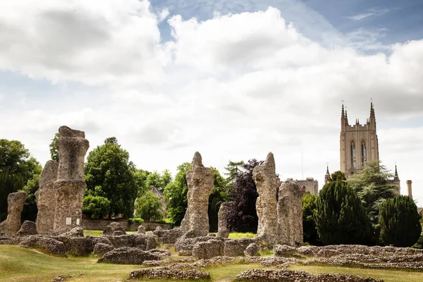 Abbey Ruins Bury Edmunds Park Grounds Byl Kdysi Jedním Nejbohatších — Stock fotografie