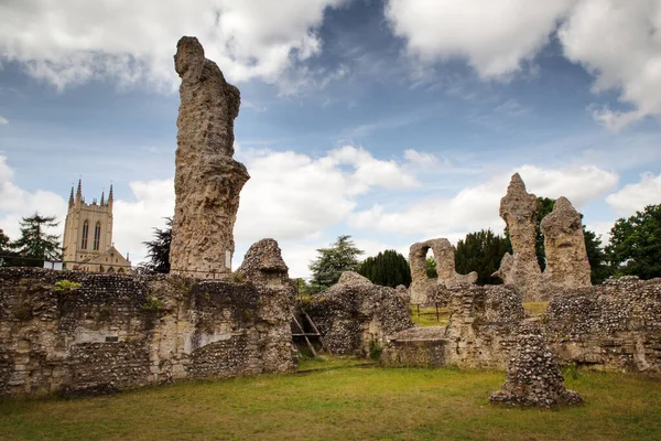 Abbey Ruins Bury Edmunds Park Był Kiedyś Jednym Najbogatszych Najpotężniejszych — Zdjęcie stockowe