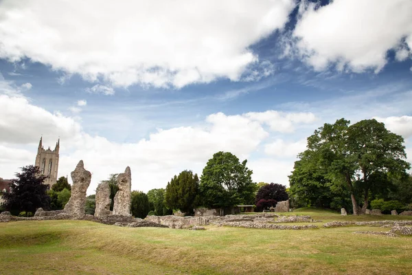 Abbey Ruins Bury Edmunds Park Był Kiedyś Jednym Najbogatszych Najpotężniejszych — Zdjęcie stockowe