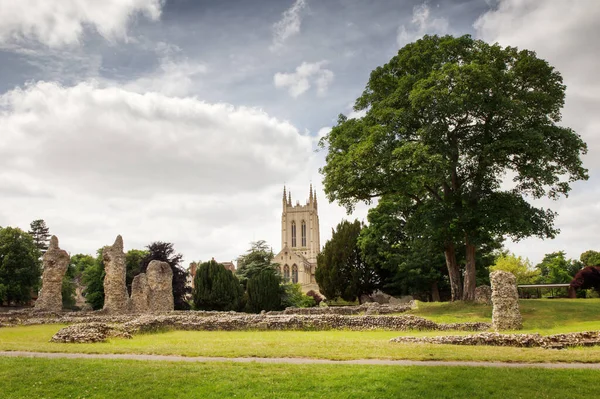 Abbey Ruins Bury Edmunds Park Grounds Byl Kdysi Jedním Nejbohatších — Stock fotografie