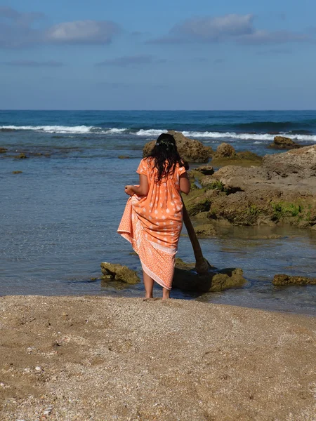 Girl and sea — Stock Photo, Image