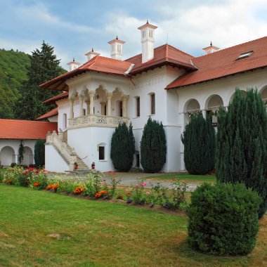 Yunan Ortodoks Manastırı