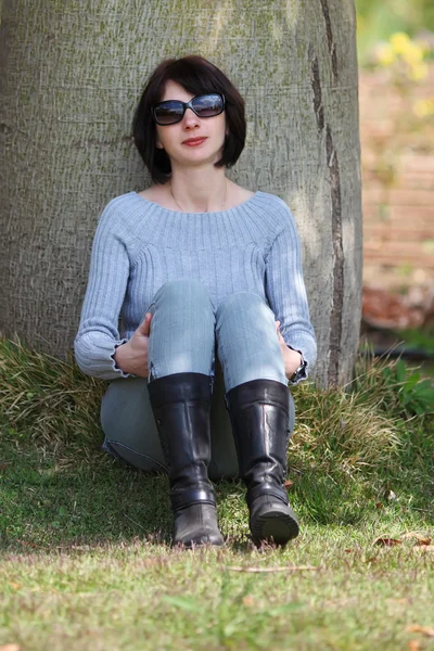 Jonge vrouw — Stockfoto