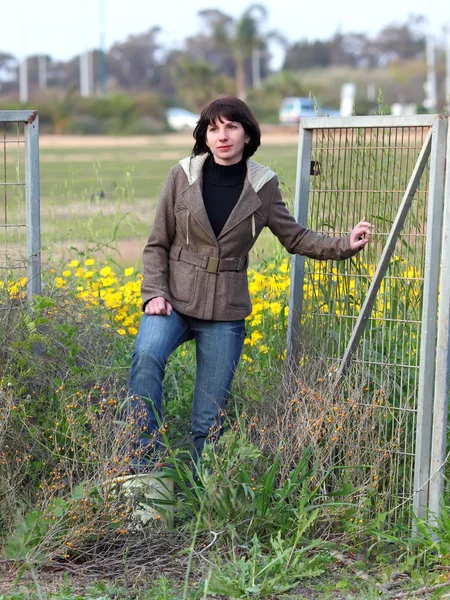 Porträt einer jungen Frau — Stockfoto