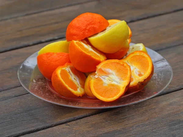 Plate of oranges and lemons — Stock Photo, Image