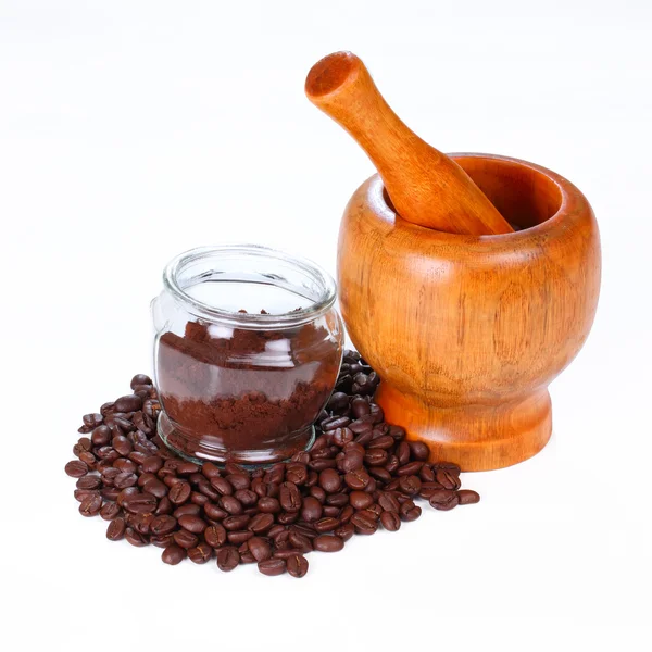 Svart kaffe och kaffebönor — Stockfoto