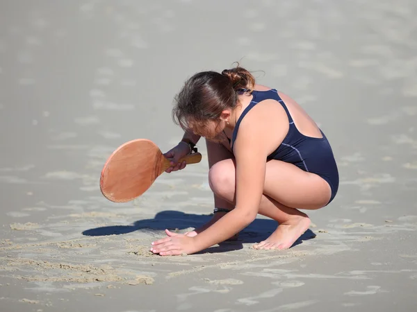 Girl with beach rackets — Stock Photo, Image