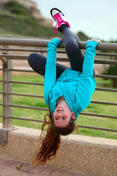 A girl hanging upside down — Stockfoto