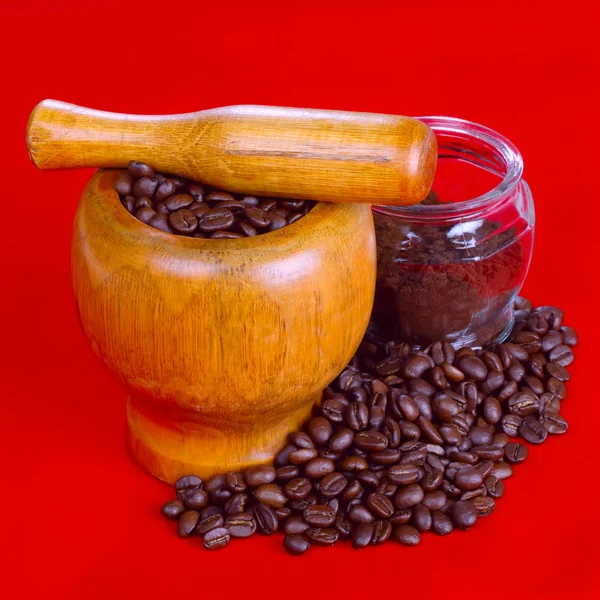 Schwarzer Kaffee und Kaffeebohnen — Stockfoto