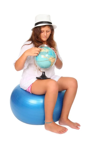 Niña con mundo globo — Foto de Stock