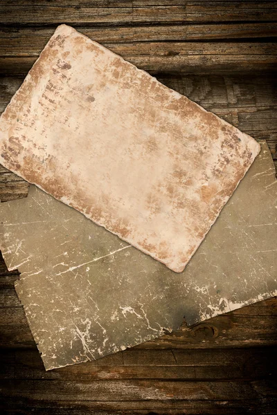 Crumpled vintage papers on a wooden background — Stock Photo, Image