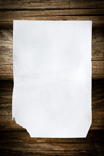 老木背景上的空白纸张 — 图库照片