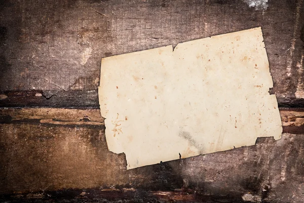 Solmuş eski kağıt üzerinde eski bir arka plan — Stok fotoğraf