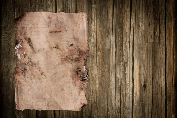 Поврежденный старый лист бумаги — стоковое фото