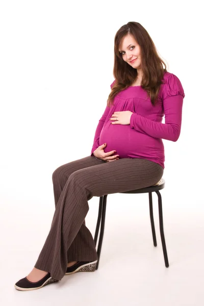 Bella donna incinta isolata su uno sfondo bianco — Foto Stock