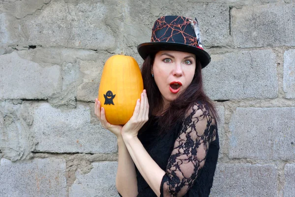 Primer Plano Retrato Mujer Joven Traje Halloween Expresando Sorpresa Mujer — Foto de Stock