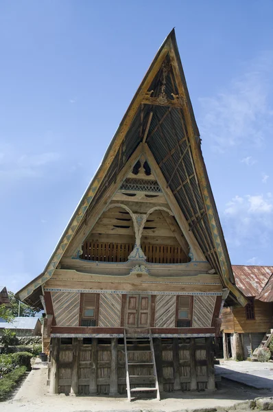 Casa batak tradizionale sull'isola di Samosir, Indonesia , — Foto Stock