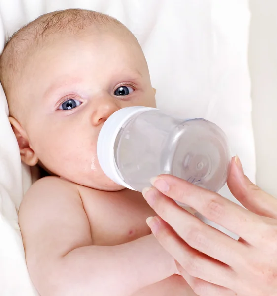 Feeding of child — Stock Photo, Image