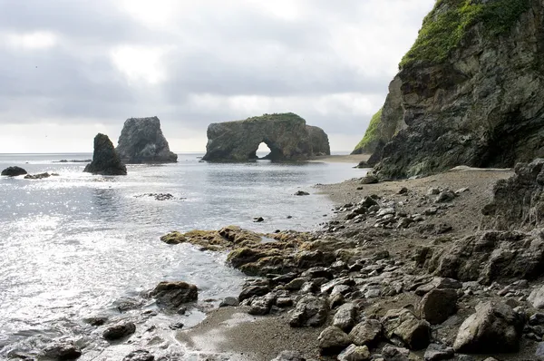 Kaprisli kayalık headland velikan, sakhalin Adası, Rusya — Stok fotoğraf