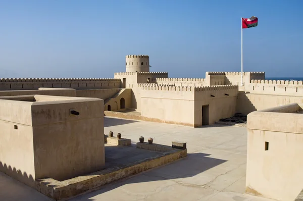 Historiska adobe berikning, vakttorn av sunaysilah slott eller — Stockfoto