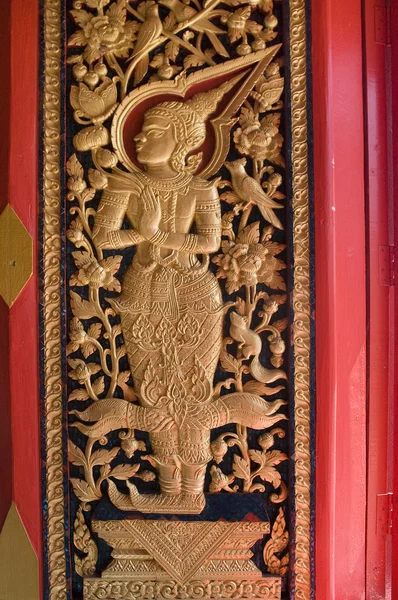 雕刻在泰国寺佛寺上岛佩纳 — 图库照片