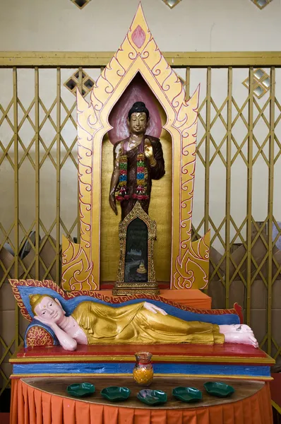 Скульптура в тайському храм ВАТ Chayamangkalaram на острові Pena — стокове фото