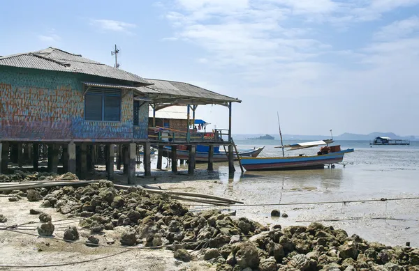 Vissersstrand boot in bandar lampung, sumatra, Indonesië — Stockfoto