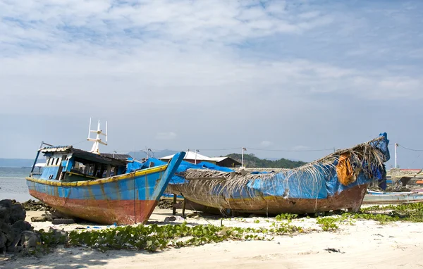 Vissersstrand boot in bandar lampung, sumatra, Indonesië — Stockfoto