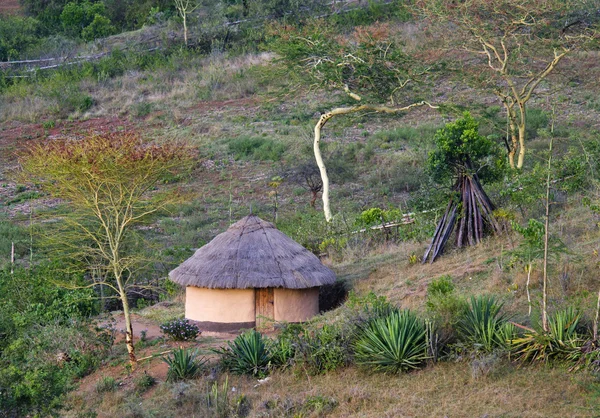 ケニア、アフリカ伝統的な小屋 — ストック写真