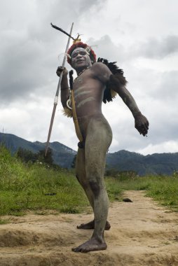 Papua kabile tanımlanamayan savaşçı
