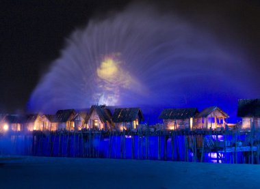 Lazer show, deniz şarkıları.