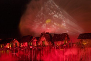 Lazer show, deniz şarkıları.
