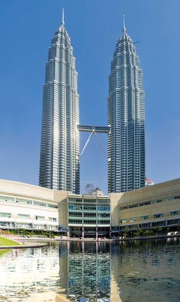 De Petronas Twin Towers — Stockfoto