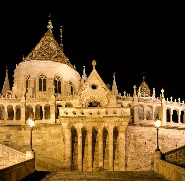 Vista noturna do bastião dos pescadores, Budapeste — Fotografia de Stock