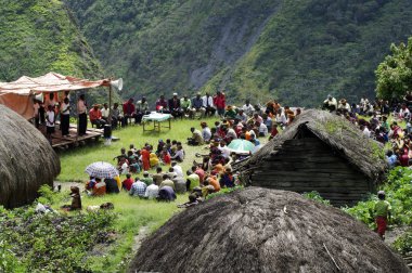 Hıristiyan Papua köyde vaaz