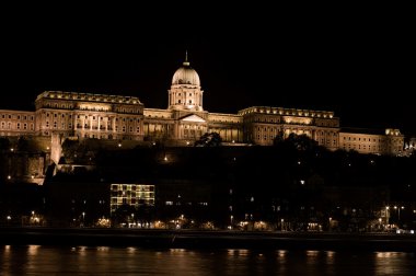 Tuna Nehri görülen buda castle