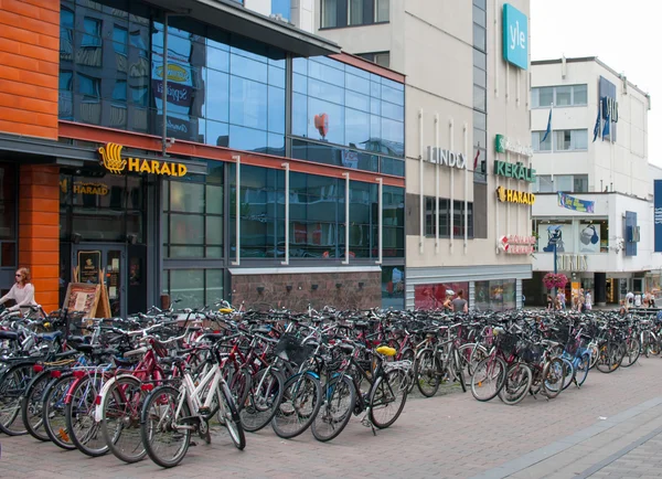 Estacionamiento de bicicletas en Jyvaskyla, Finlandia —  Fotos de Stock