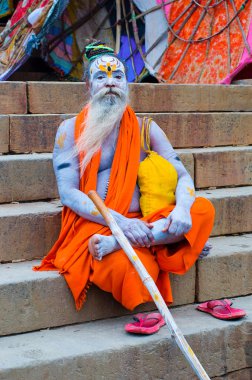 Varanasi, Hindistan - Ekim 1: tanımlanamayan bir sadhu ile geleneksel