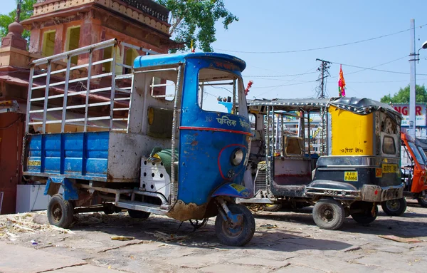Auto rickshaw taxi on sept 20, 2013 in Jodhpur, India. — Stock Photo, Image