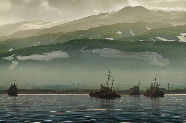 Старые корабли в гавани
