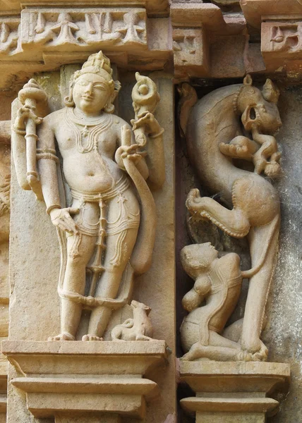 Stone carved erotic bas relief in Hindu temple in Khajuraho, In — Stock Photo, Image