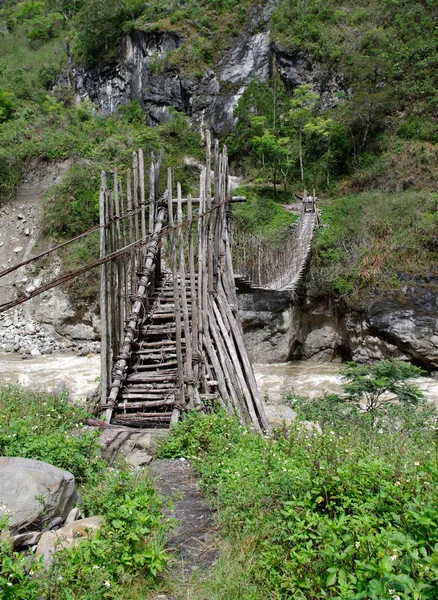 El puente de cuerda en Nueva Guinea —  Fotos de Stock