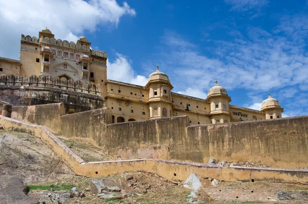 Amber fort in de buurt van jaipur stad in rajasthan, india — Stockfoto