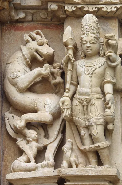 Stone carved erotic bas relief in Hindu temple in Khajuraho — Stok fotoğraf