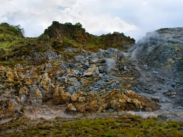 Vulkanische landschap. Hells gate Nationaalpark, Kenia — Stockfoto