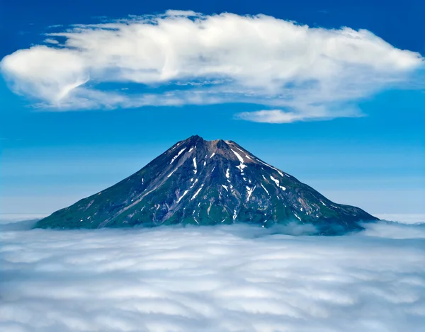 Rummel-Gipfel Vulkan, Paramuschir-Insel, Kuril-Inseln, Russland — Stockfoto