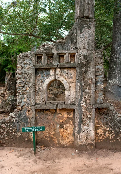 Restos de Gede, perto da cidade Malindi no Quênia, África — Fotografia de Stock