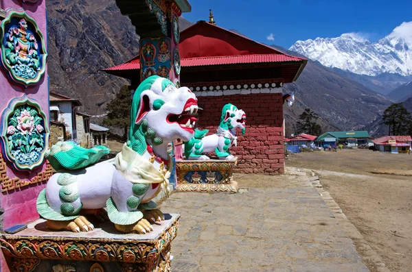 Budist manastırda Himalaya dağ — Stok fotoğraf