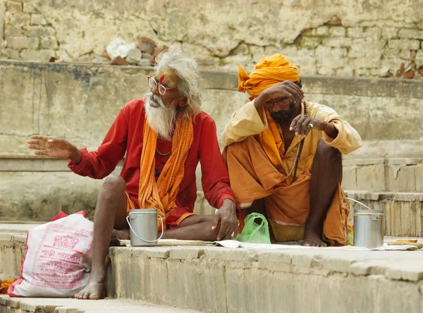 Sadhu com rosto pintado tradicional em Varanasi — Fotografia de Stock