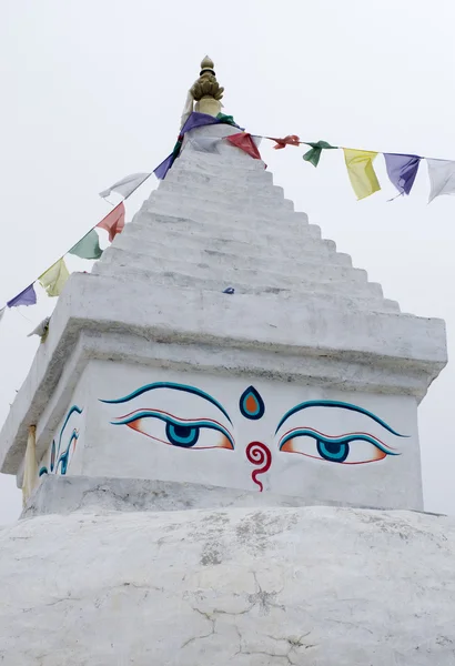 在 khunde，珠穆朗玛峰地区的佛教佛塔 — 图库照片